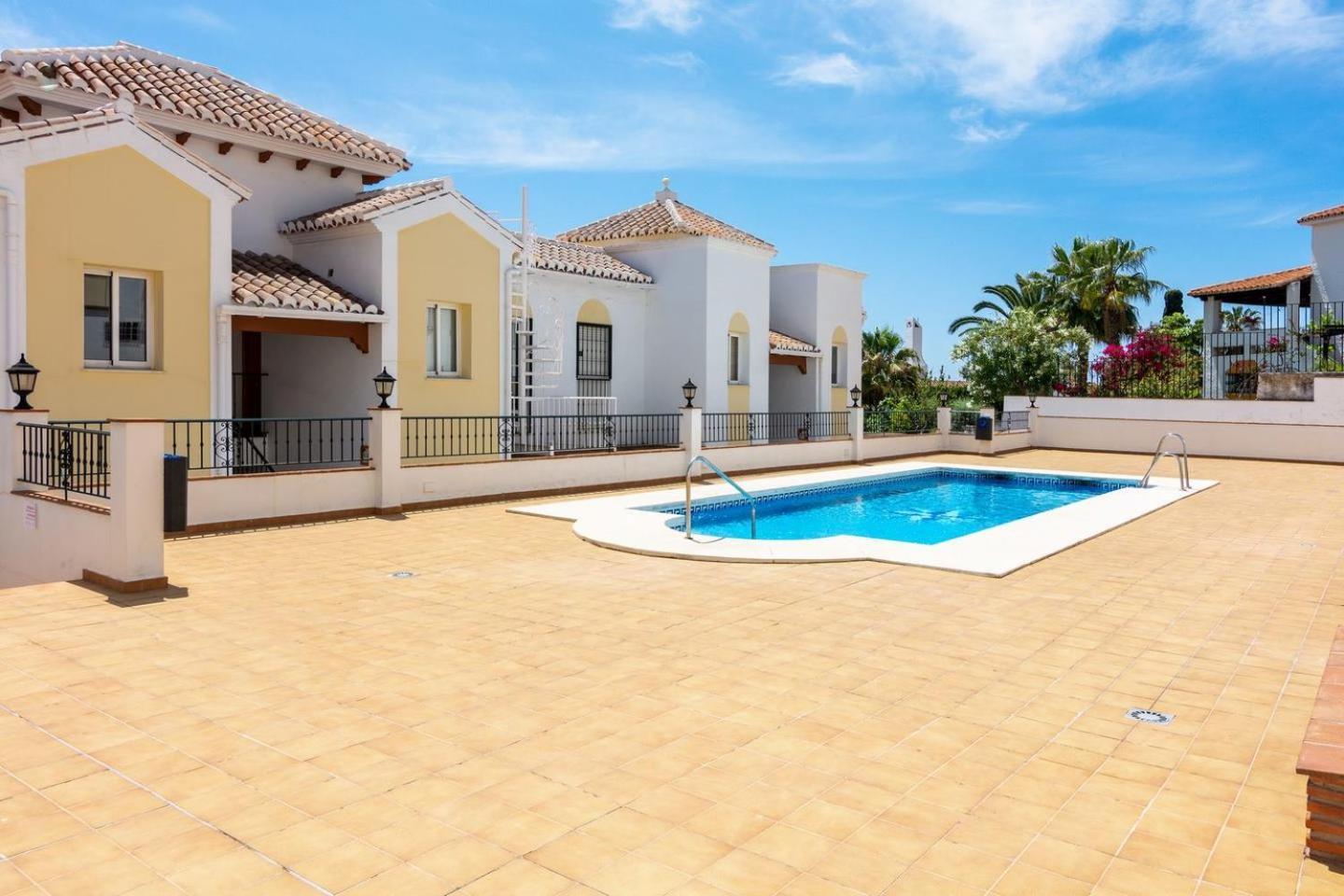 Apartamento Chimenea Playa - 2 Dormitorios Y Terraza Нерха Екстериор снимка