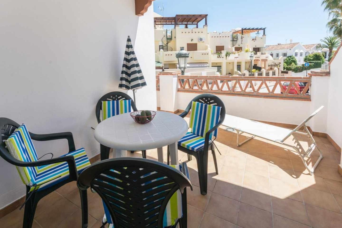 Apartamento Chimenea Playa - 2 Dormitorios Y Terraza Нерха Екстериор снимка